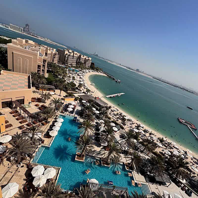 Resort s bazény a soukromou pláží na Palm Jumeirah